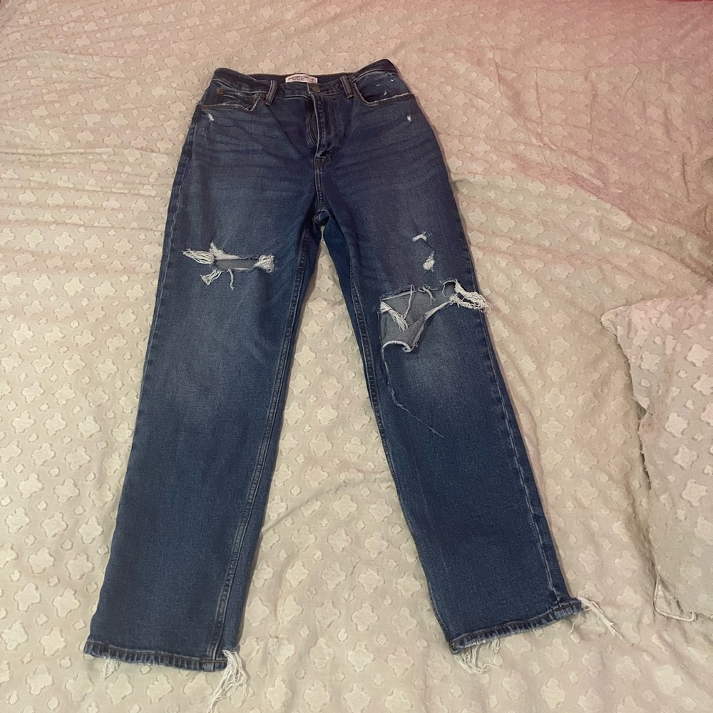 Abercrombie Ultra High Waisted Straight Ankle Jeans Ripped. Size 28L